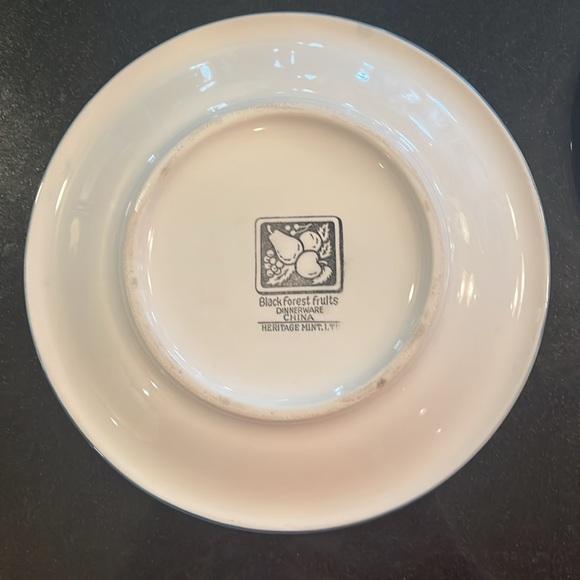 Salad Plate Black Forest Fruits by HERITAGE MINT - Set of 4 - Picture 7 of 7